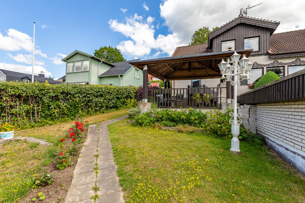 Framsidan med pergola
