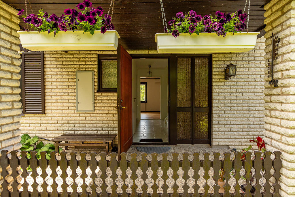 Entré. Hus 1