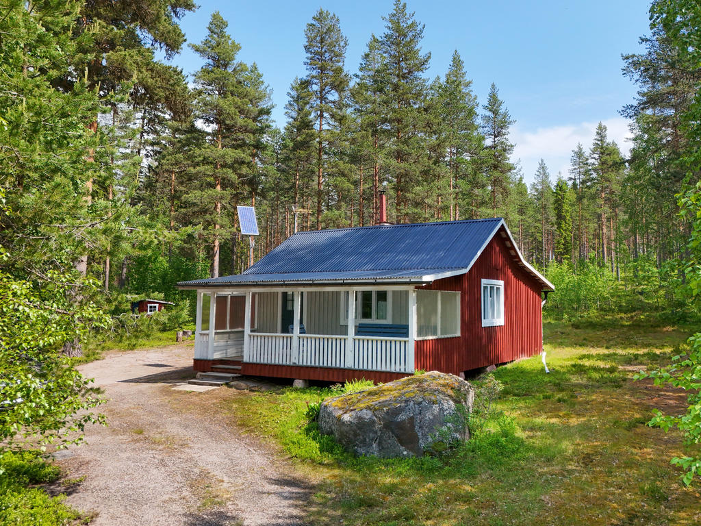 Välkommen till den skogsstuga med enskilt naturnära läge. 