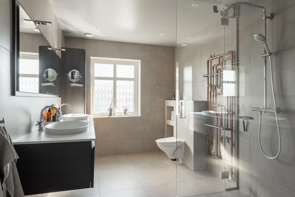 Duschrum med direktanslutning från master bedroom