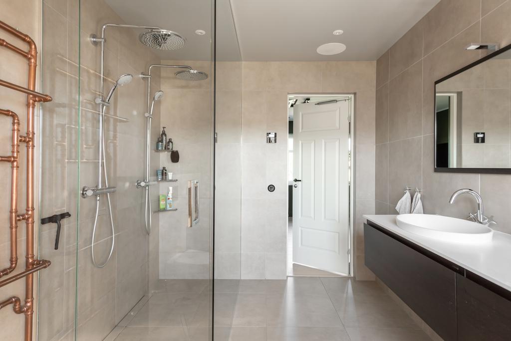 Duschrum med direktanslutning från master bedroom