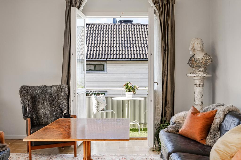 Pardörrar ut till balkong