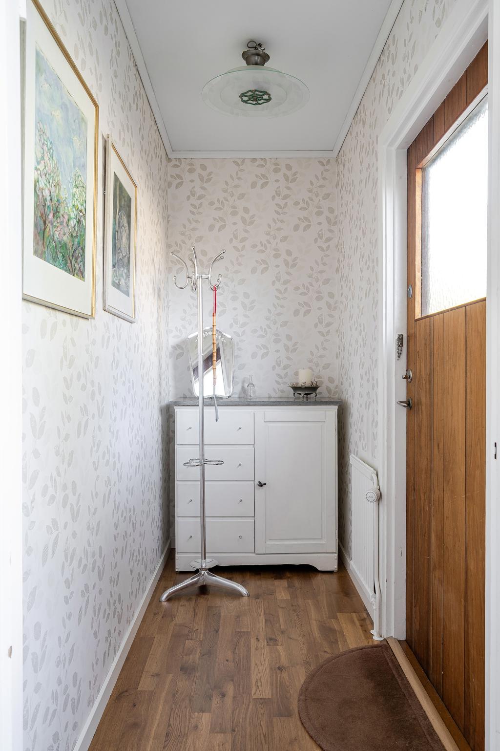 Entréhall till separat lägenhet