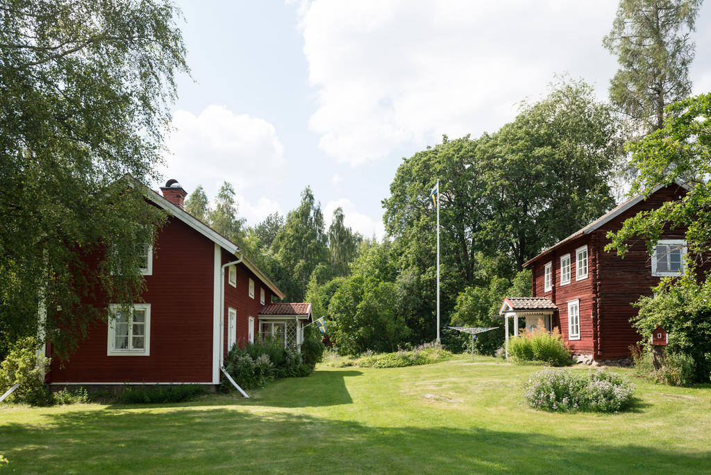 De båda husen.