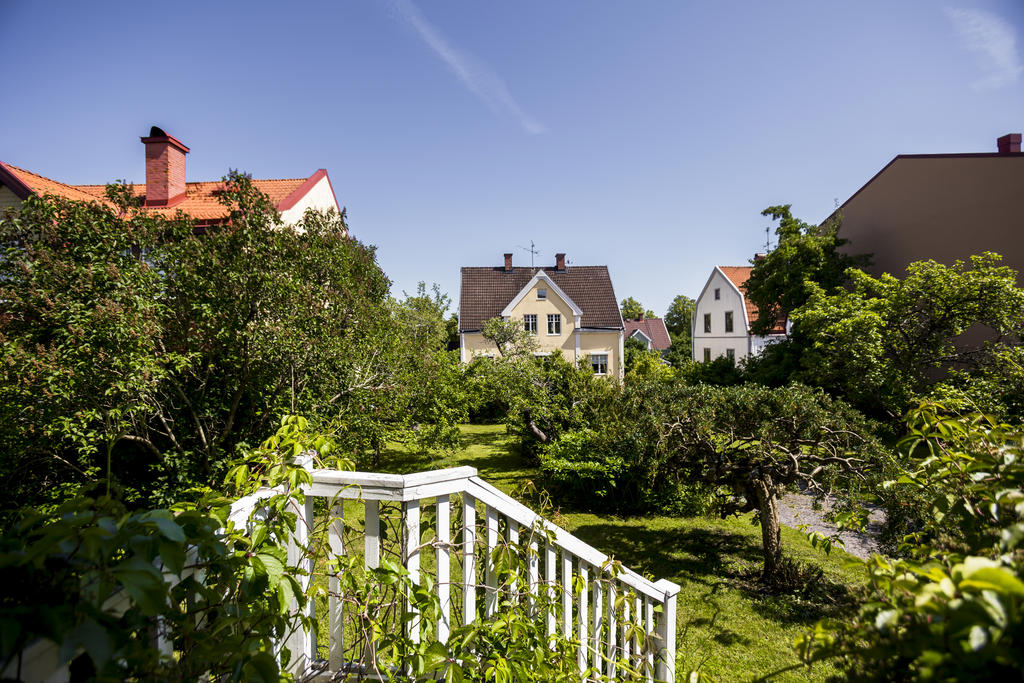 Trädgården på framsidan