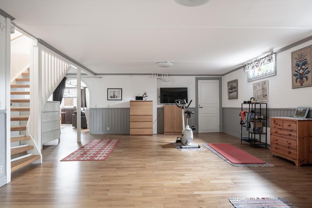 Allrum på källarplan.