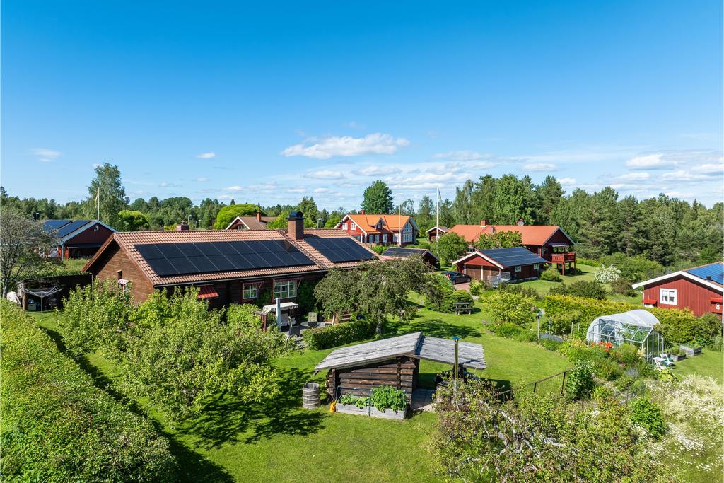 Solceller installerades i början på 2025.