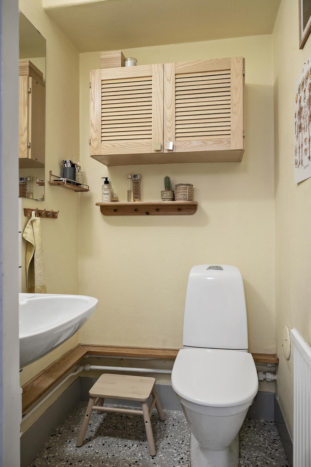 Wc på övre plan, separat från badrummet så man kan nyttja bägge samtidigt