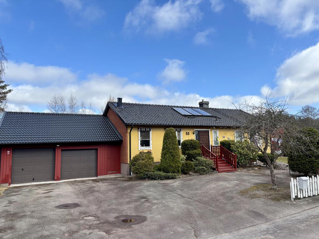 Husargatan 53, 70-talshus med stort dubbelgarage