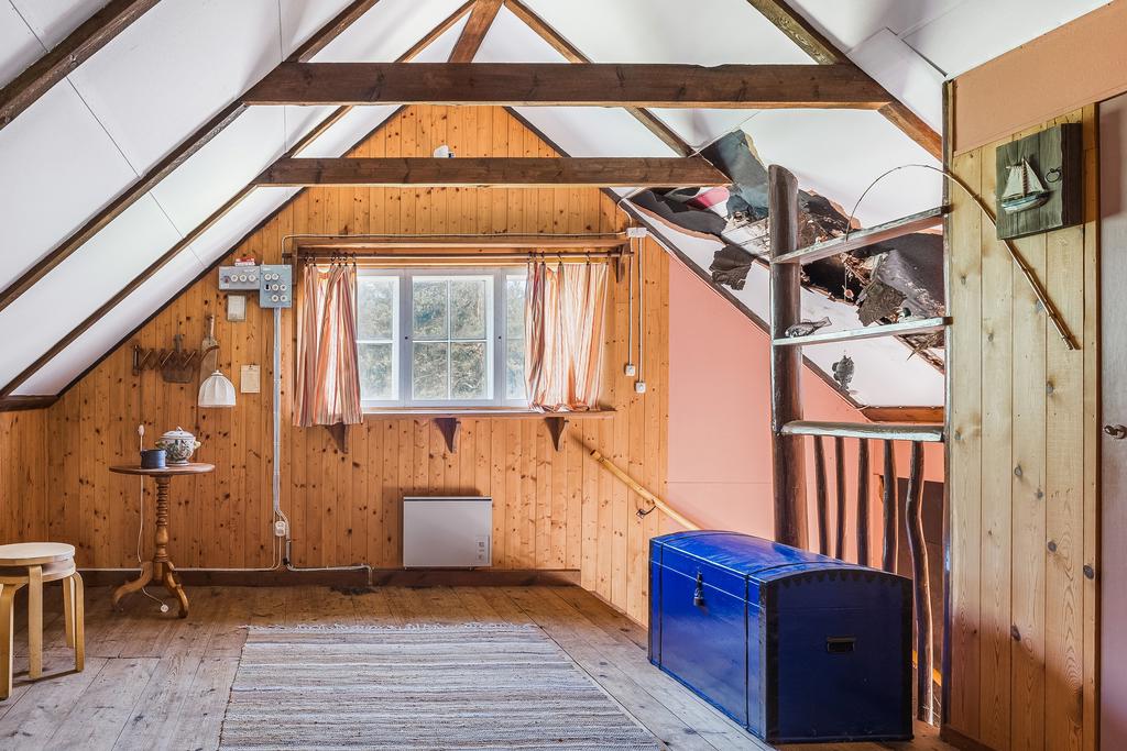 Övreplan med renoveringsbehov.