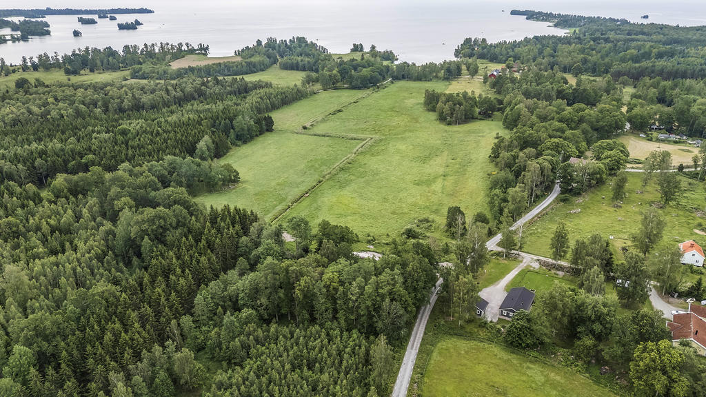 Fastighet med närhet till Hjälmaren 
