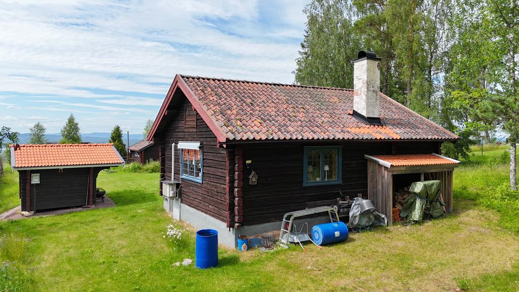 Husets baksida.