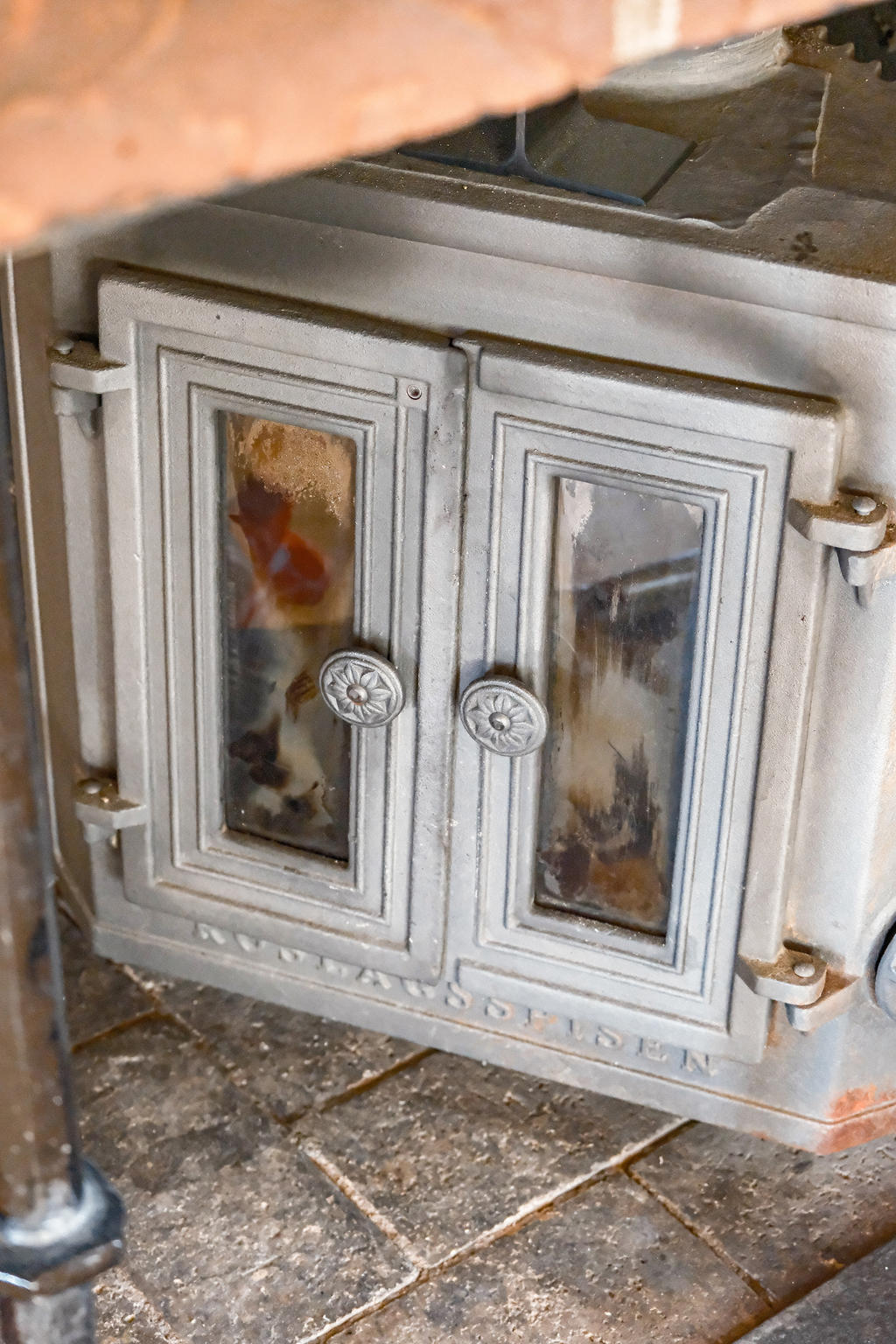 Detaljbild kamin.