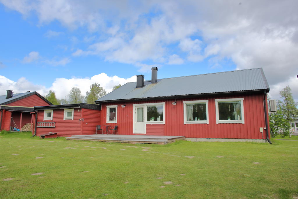 Uteplats intill huset från 2022