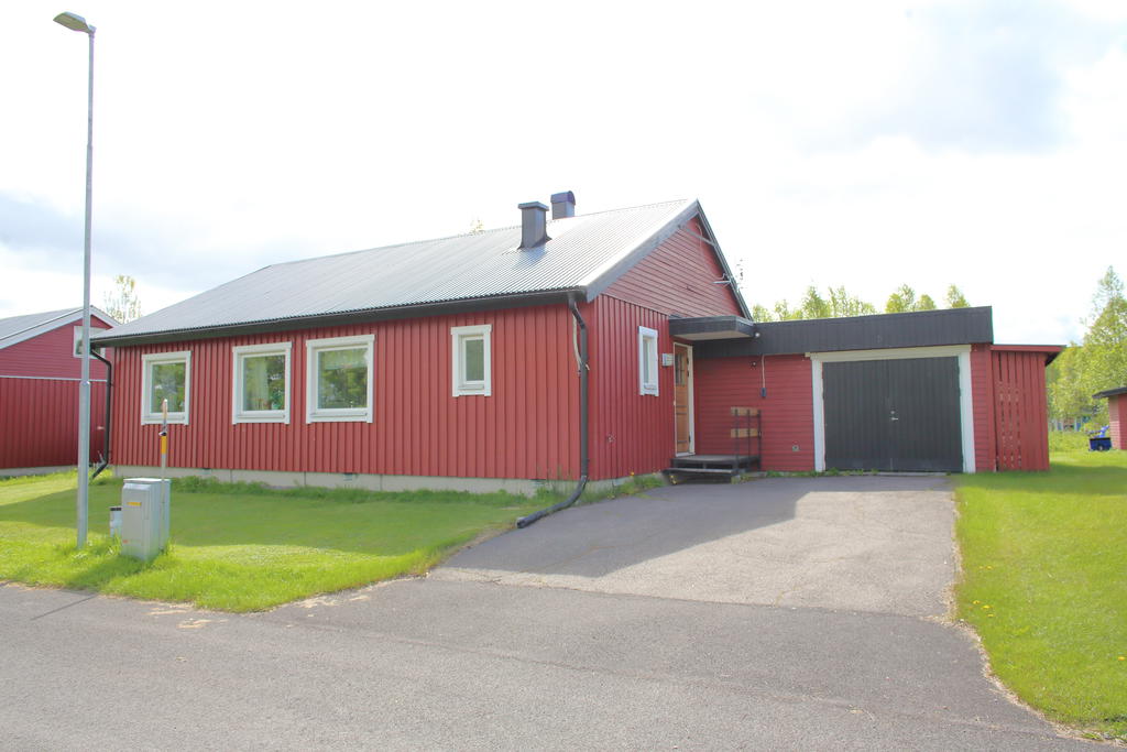 Gärdesvägen 5 med vidbyggt garage