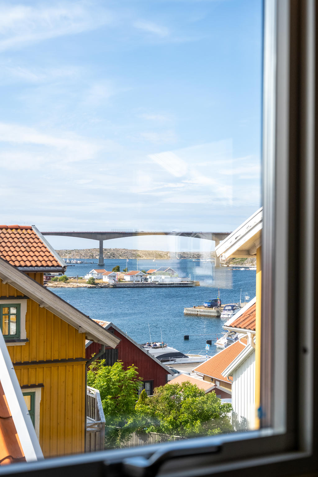 Skaplig havsutsikt mot Smögenbron