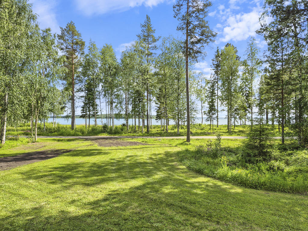 Fint läge med grönområde nedanför fastigheten