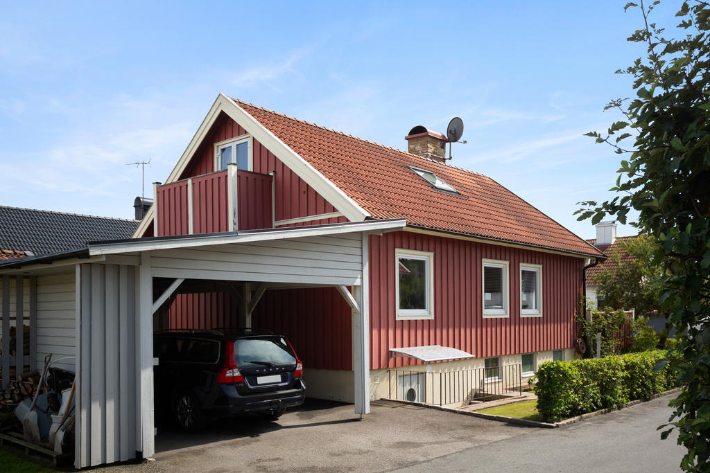 Carport och förråd