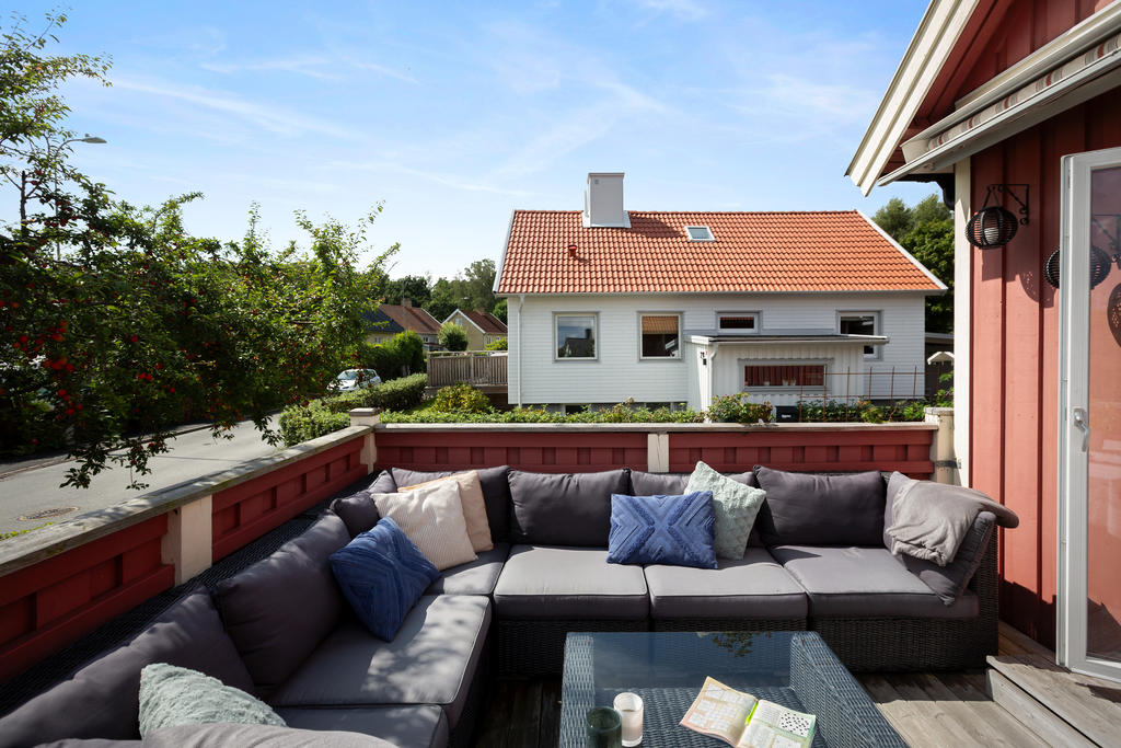 med plats för loungesoffa 