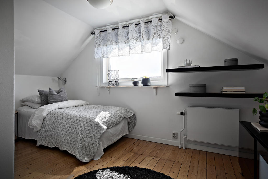 Sovrum fyra med plats för säng och skrivbord