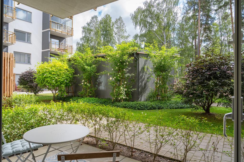 Uteplats mot lugn och stillsam innergård