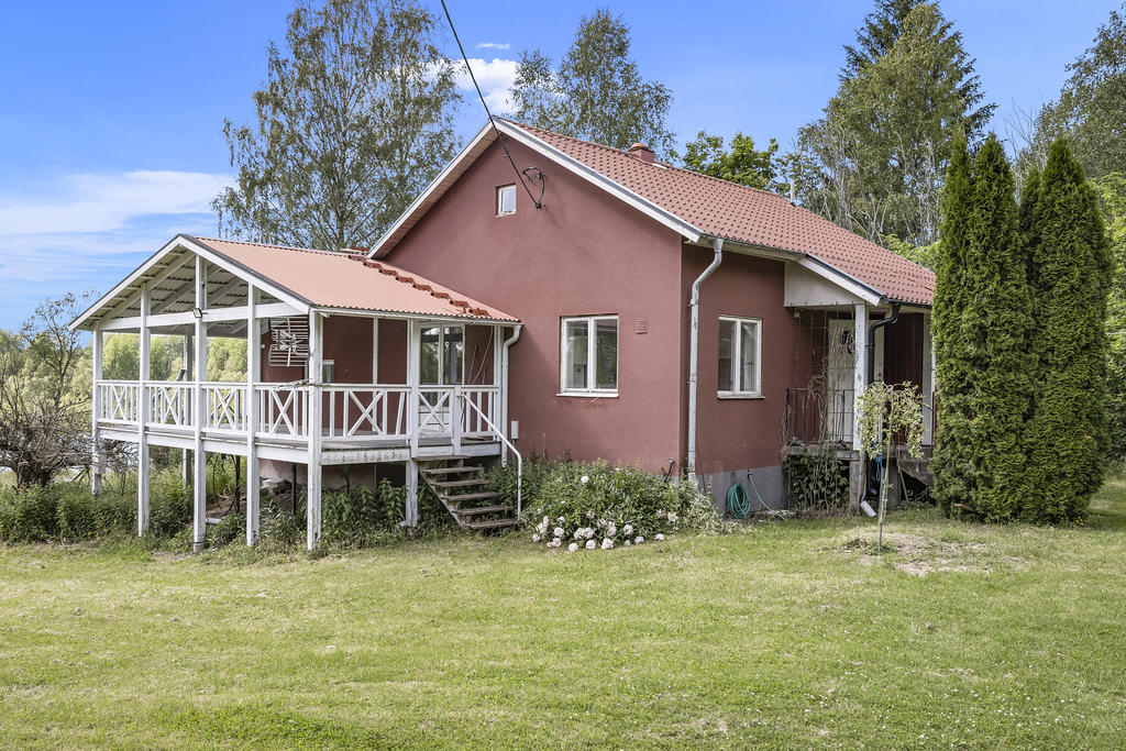 Stor altan i soligt läge