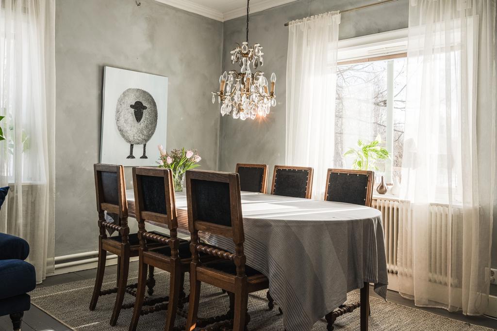 Matplats i vardagsrum