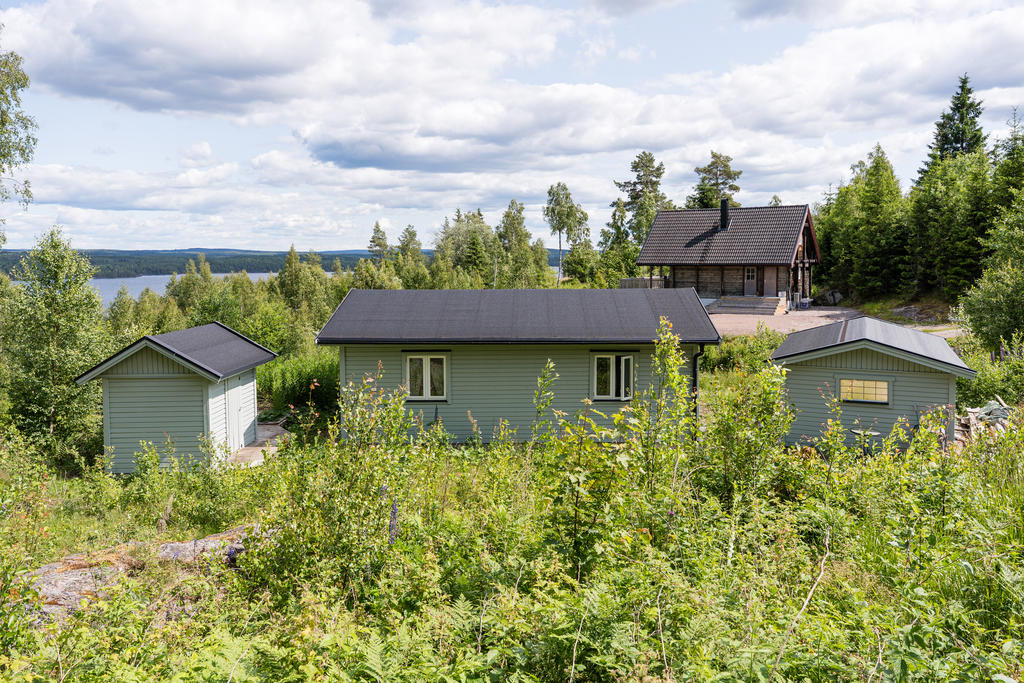 Sjöutsikt från huset.