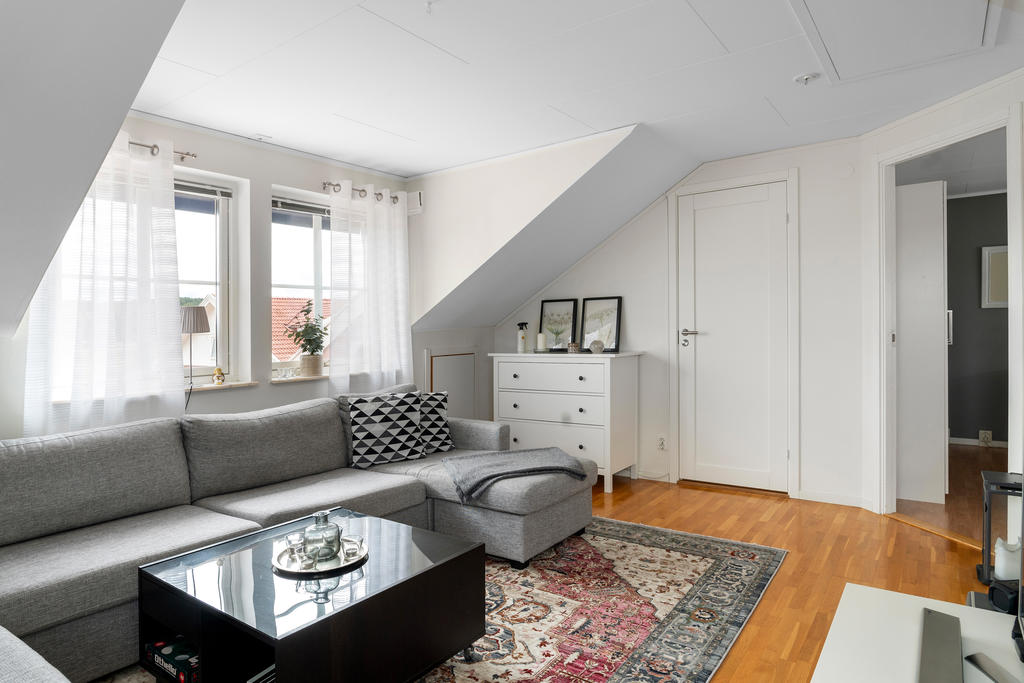 Allrum övre plan med stor takkkupa 