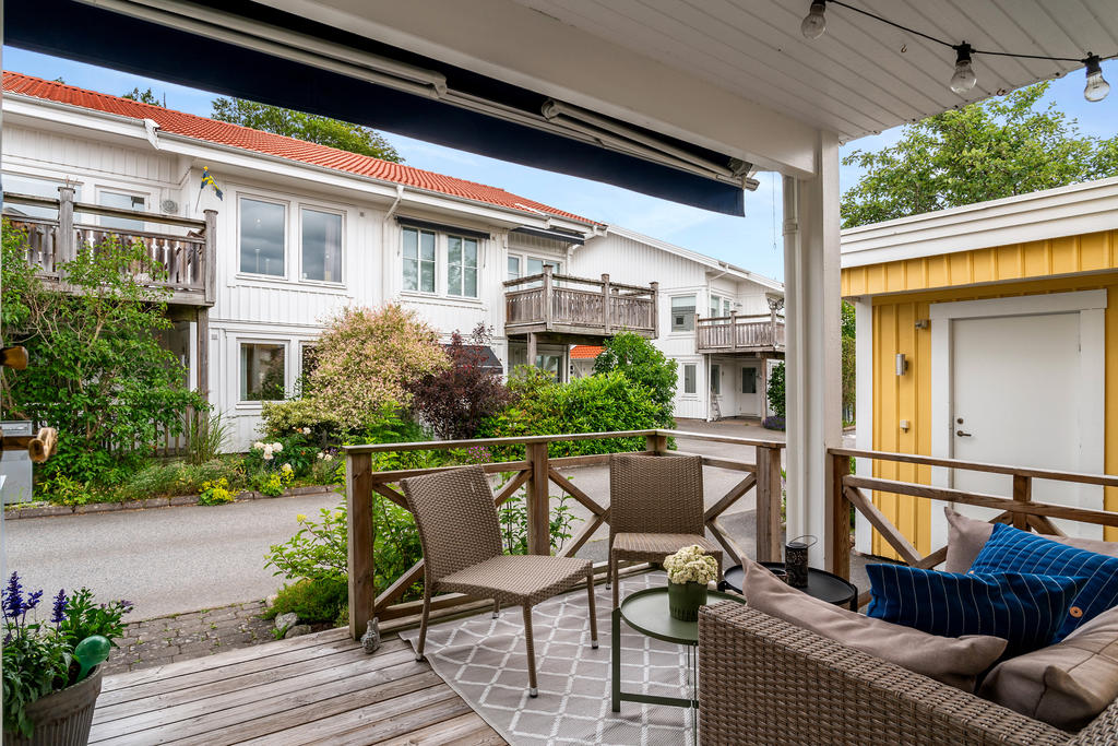 Terrass framsida med markis 