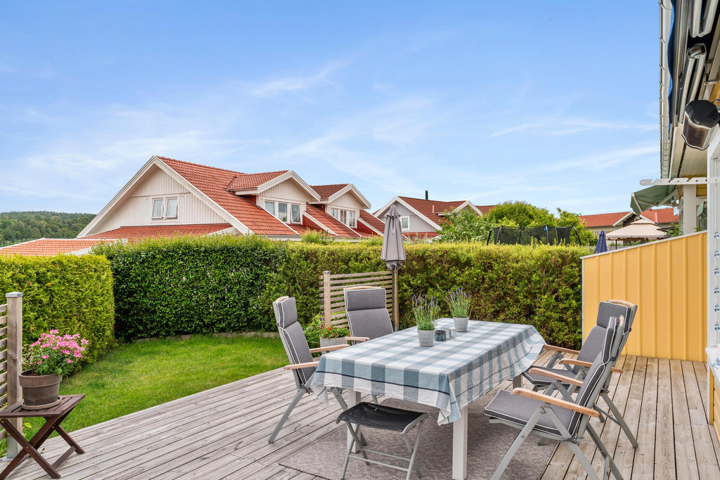 Stor terrass på baksidan 