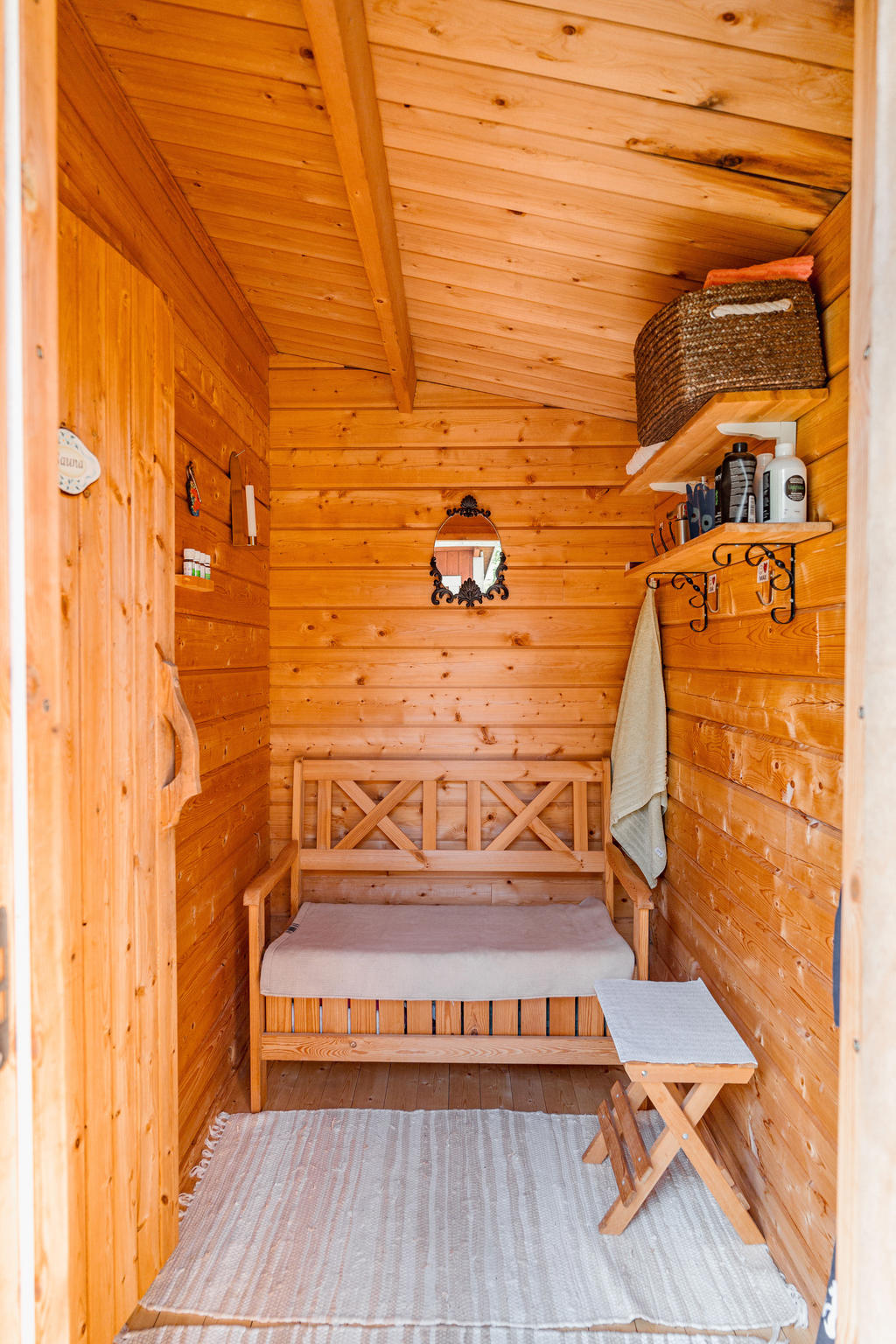 Fristående bastuhus