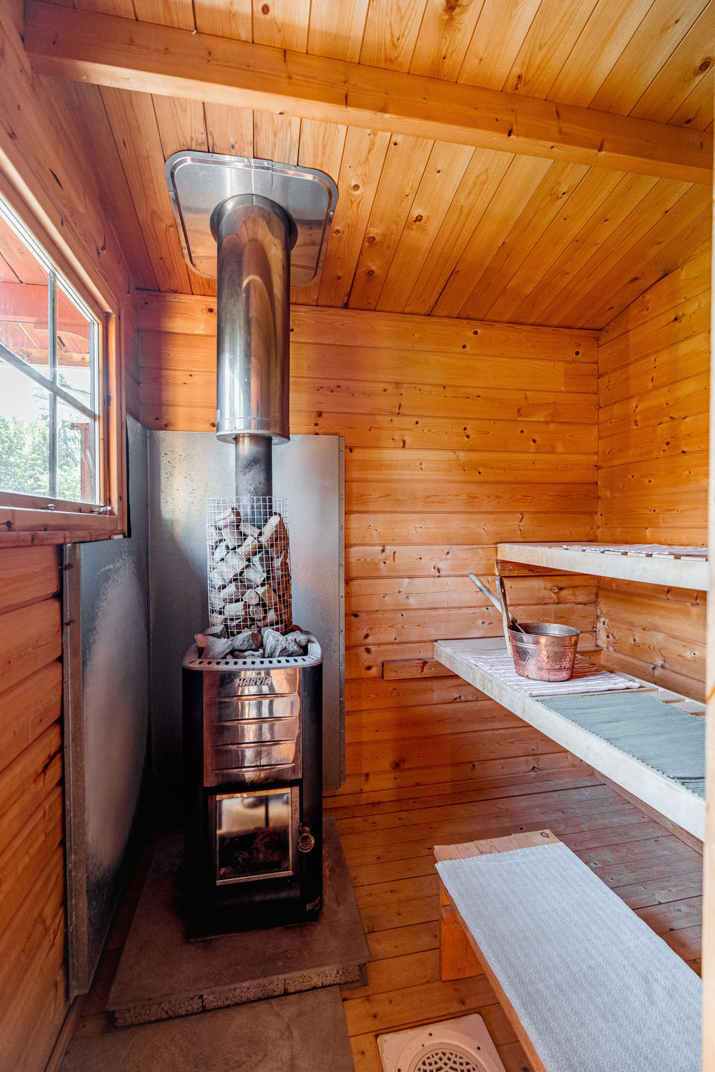 Fristående bastuhus