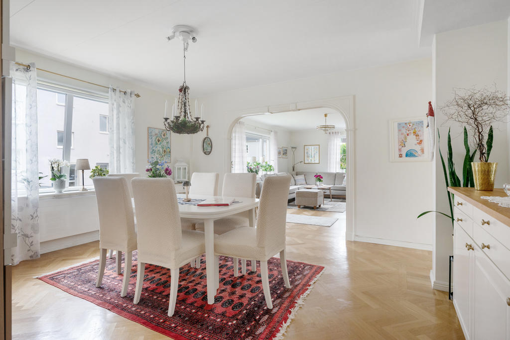 Matsal som även lätt kan göras om till ytterligare ett sovrum 