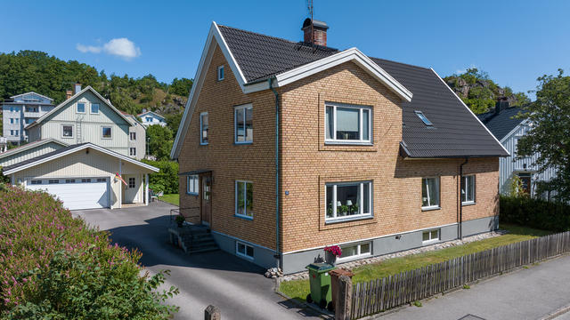 Välkommen till Valhallavägen 15 - en välskött och renoverad fastighet