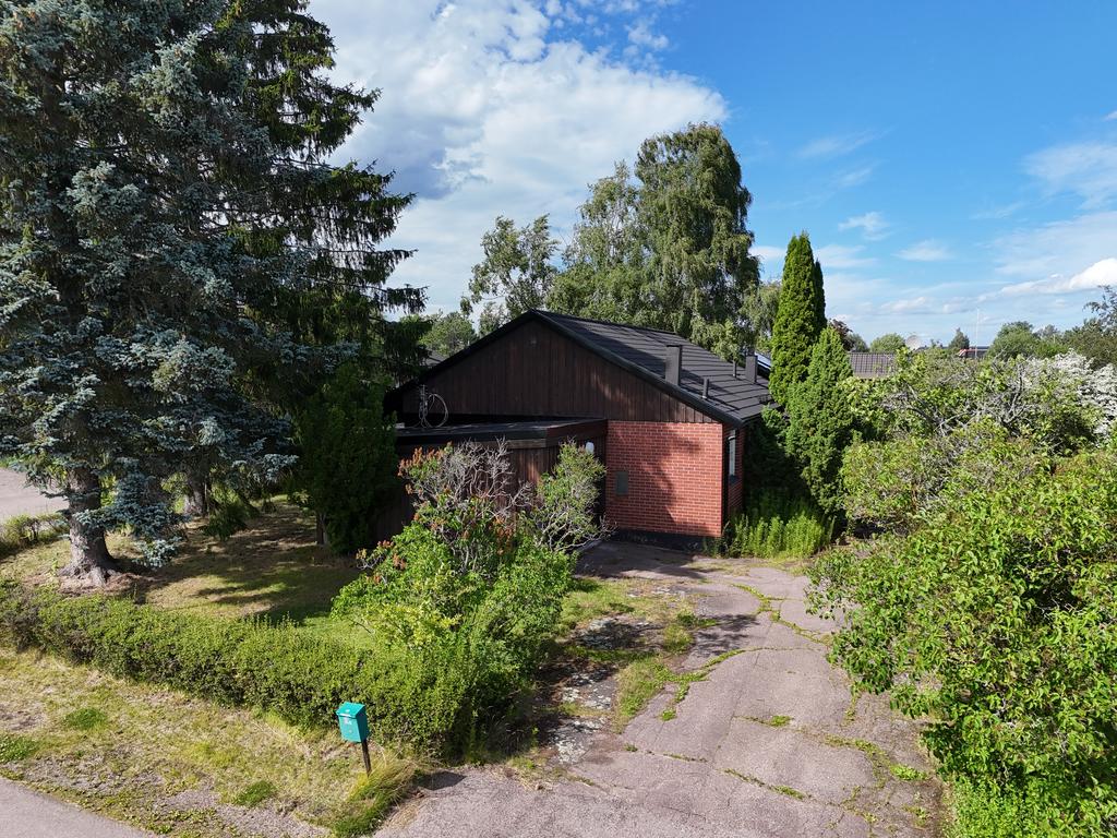 Vy från gatan. 