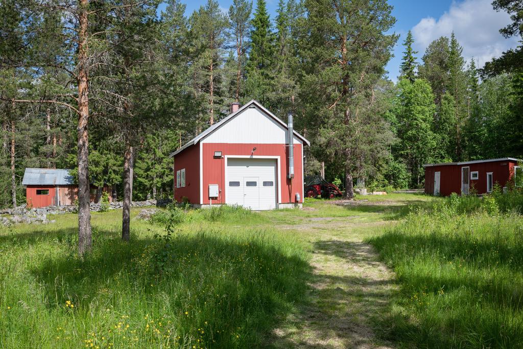 Maskinhall och förrådsbyggnad