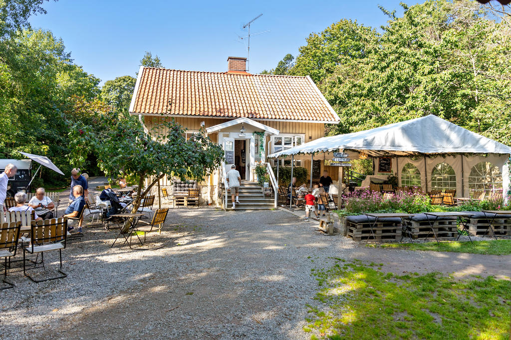 I Billdals park finns mysigt café och lekplats
