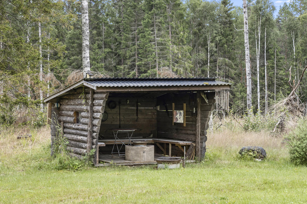 Grillplats under vindskydd