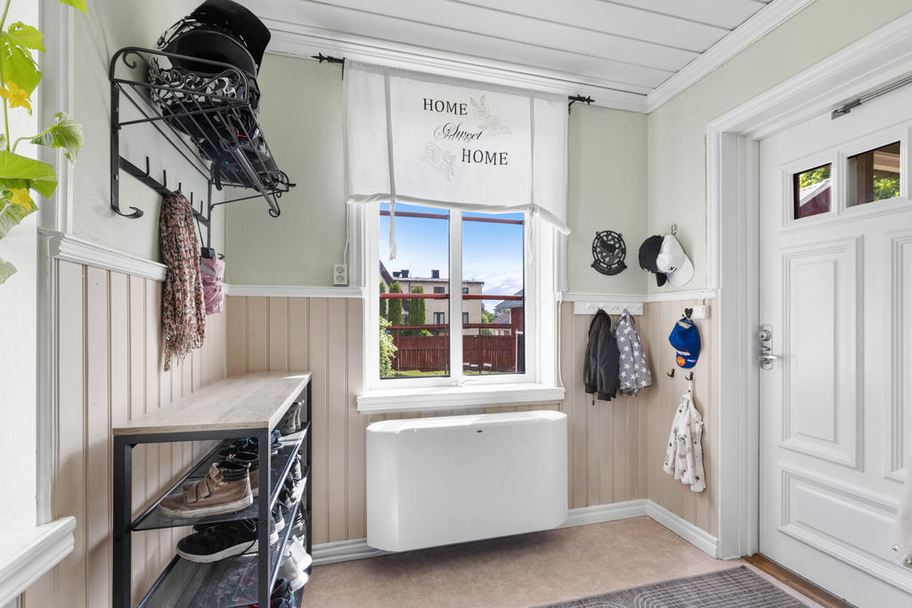 Hall med fläktelement. 