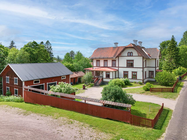 Välkommen till Lindénsgården- Ullungsforsvägen 13. 