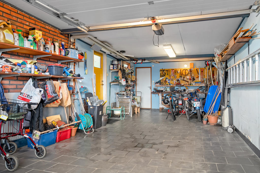 Garage med bastu innanför