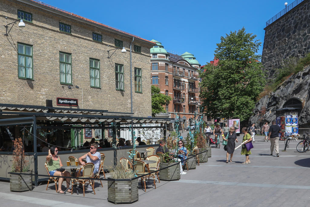 Esperantoplatsen ligger rakt över kanalen