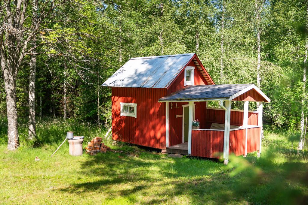Härbret (tidigare mjölkkammare) med veranda