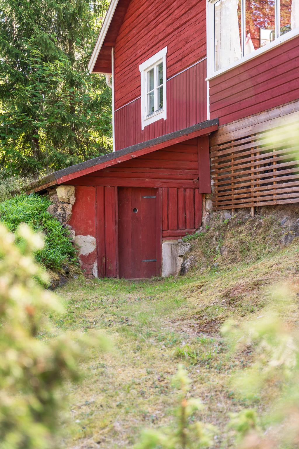 Jordkällare under huvudstugan