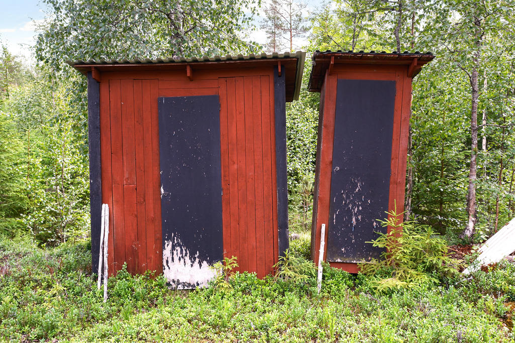 Förråd och utedass