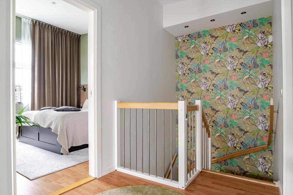 Hall/trapphus