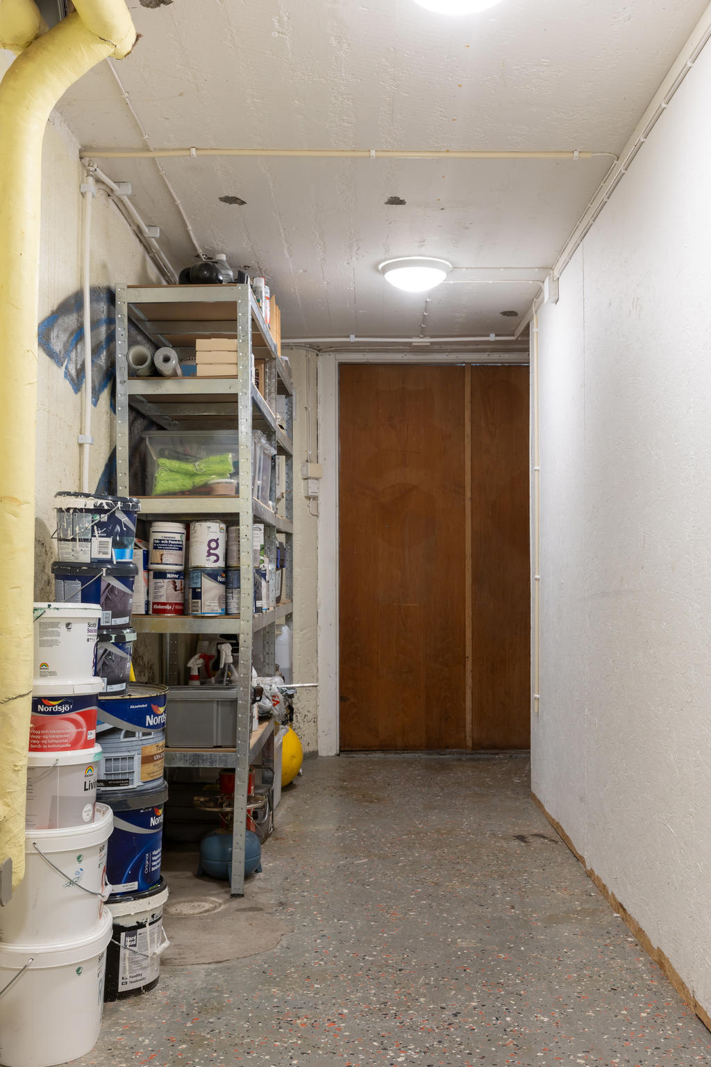 Extra förvaring i det före detta garaget