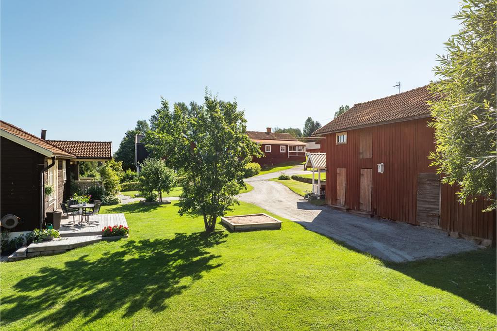 Fin trädgårdstomt med uthus