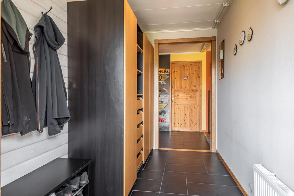 Hall med plats för mycket förvaring!